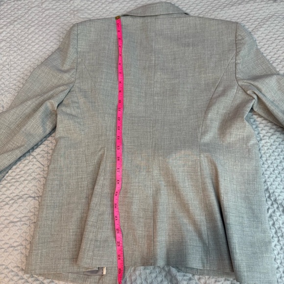 The Limited Women's Gray Blazer | Excellent Used Condition - Picture 7 of 10